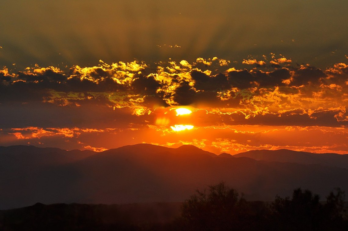 1200px-Hazy_Crazy_Sunrise